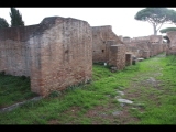 02689 ostia - regio v - insula vi - caseggiato del sole (v,vi,1) - via del sole - bli ri sueden - 01-2024.jpg